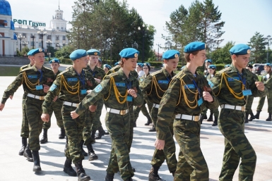 Казарменное положение и солдатский распорядок выбрали хабаровские школьники вместо каникул А. Никонов.